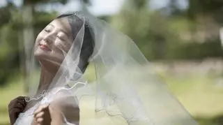 Koreanka w sukni ślubnej