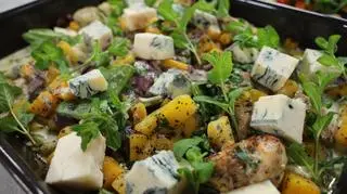 Zapiekane warzywa z kurczakiem w ziołach i sosem gorgonzola 
