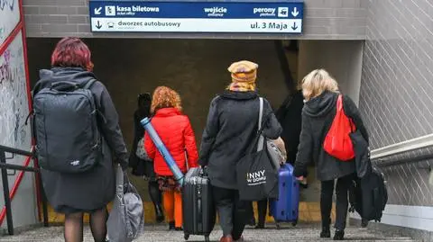 Pasażerowie PKP mają dość: "Zostaliśmy upchnięci jak śledzie w puszce"