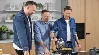 Jak pokroić ananasa? Marcin Prokop i Damian Michałowski sprawdzają trik z TikToka