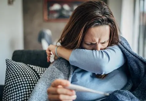 Dlaczego zimą częściej łapiemy przeziębienie? Badacze wreszcie mają odpowiedź
