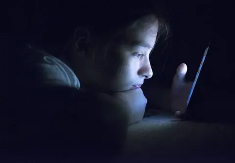 Ilu polskich nastolatków doświadczyło krzywdy seksualnej w Internecie? Przerażające wyniki badań