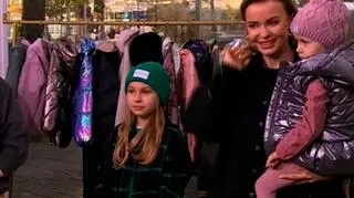 Błyszczące kurtki, bucket hat i tweedy - co króluje w dziecięcej szafie jesienią?