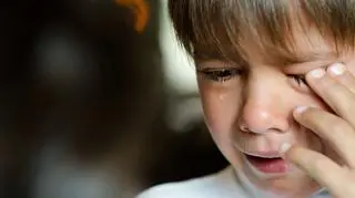 Niewinny nawyk dorosłych może prowadzić do dziecięcej depresji. Czym jest phubbing?