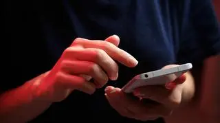 Oszustwo na niezapłacony mandat. Uważaj na ten SMS