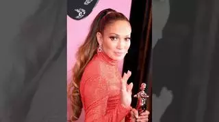 Jennifer Lopez skrytykowana za makijaż na pokazie D&G. Jej stylizacja także wzbudziła zastrzeżenia