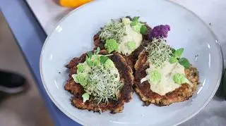 Placuszki z kalafiora z sosem curry