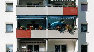Kobieta w ciąży wyszła na balkon. Runęła na ziemię wraz z konstrukcją
