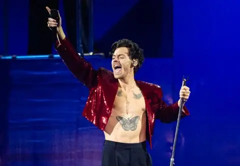 Harry Styles przeszedł radykalną metamorfozę. Zawiedzione fanki: "Nie przypomina siebie"