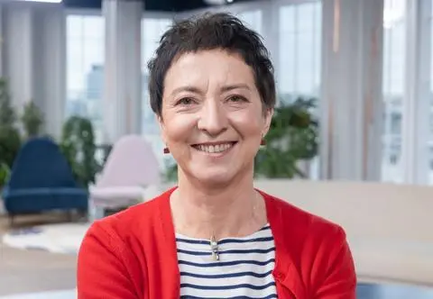 Mój kot przestał korzystać z kuwety. Co robić? "Karanie jest bardzo złym pomysłem"