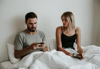 Micro-cheating. Na czym polega subtelna zdrada?