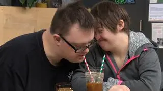 Zakochani z zespołem Downa chcą razem zamieszkać. "Jest to trudny temat"