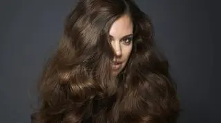 Fryzura na Cindy Crawford wraca do łask. Podpowiadamy, jak ją zrobić