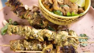 Kurczakowe szaszłyczki z orzechowym sosem 