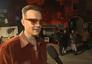 Mrozu na planie teledysku "Galácticos"