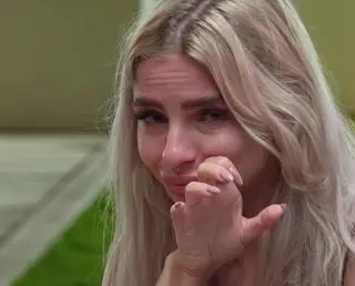 "Hotel Paradise 5". Laura