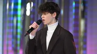 Olek Klembalski na scenie Dzień Dobry TVN. Wykonał poruszającą piosenkę "Ulotnie"