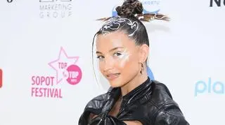 Julia Wieniawa w odważnej stylizacji na Top of the Top Sopot Festival. "Topik, kurteczka - ogień"