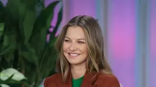 Zaszalej jak Anna Lewandowska. Kombinezon z printem i chusta na głowie?