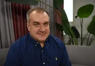 Coraz więcej miast przestaje grabić liście. Dlaczego? "To dom dla tysięcy zwierząt"
