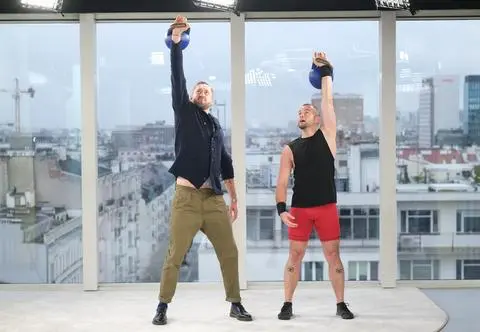 Trening kettlebell. Coraz popularniejsze ćwiczenia z dużymi odważnikami