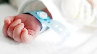 Zmarło dziecko z kazirodczego związku. Jego rodzice są rodzeństwem