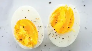 Ile jajek można zjeść w tygodniu? Ekspert rozwiewa wątpliwości 