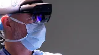 Dzięki goglom lekarz może zajrzeć w zakamarki ludzkiego ciała. Jak nowoczesna technologia pomaga lekarzom?  