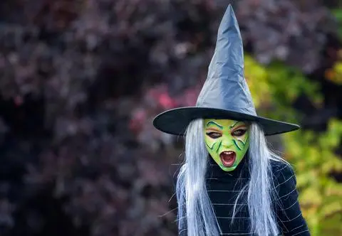 Jak zmyć makijaż halloweenowy?