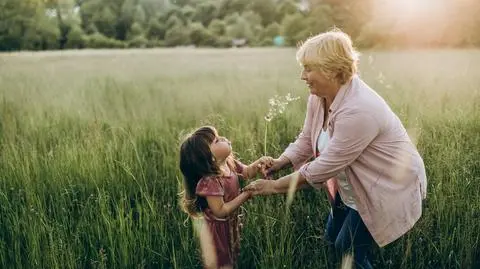 Sennik: babcia. Co to znaczy, kiedy śni nam się babcia? Poznaj analizę i interpretację takiego snu