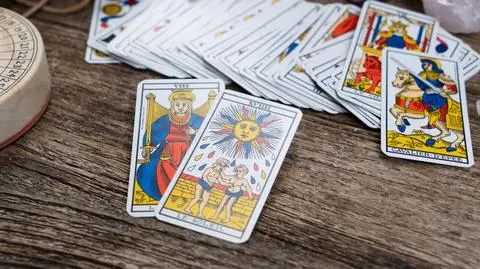 Weekendowy horoskop tarotowy na 23-25 października 2026 dla wszystkich znaków