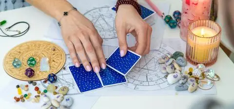 Weekendowy horoskop tarotowy na 9-11 października 2026 dla wszystkich znaków