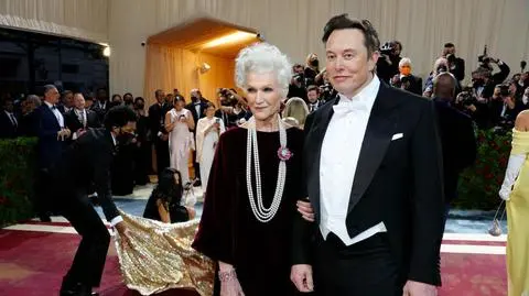 Maye Musk w stroju kąpielowym