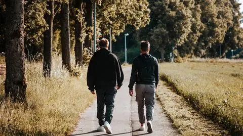 Więcej kroków, mniej problemów psychicznych? To badanie pokazuje, co daje ruch nastolatkom