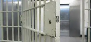 Więzień na przepustce pojechał na porodówkę kangurować córeczkę