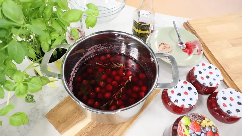 Wiśnie drylowane w soku z prawdziwą wanilią i kardamonem