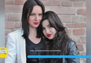 Córka Kasi Kowalskiej w blond włosach jest kopią mamy