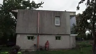 "Chodził po osiedlu z nożem, terroryzował ludzi". Pani Maria przez syna została wyrzucona na bruk