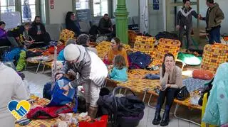 Czego nie należy umieszczać w paczkach dla uchodźców? Caritas: "Dbajmy o godność drugiego człowieka"