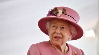 Elżbieta II ma problemy ze zdrowiem? "Porusza się na wózku inwalidzkim"