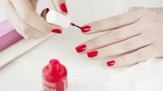 Jak zrobić manicure hybrydowy w domu? To możliwe
