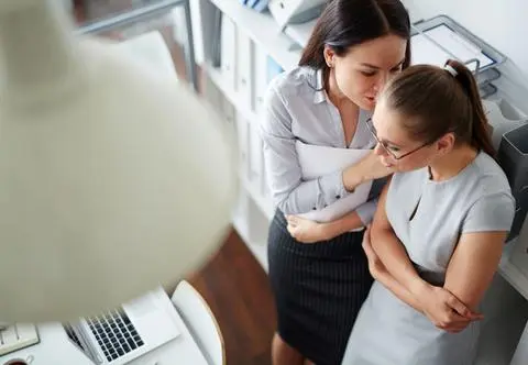 Dlaczego obgadujesz innych? Te słowa psychologa dadzą ci do myślenia