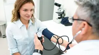 Jak obniżyć ciśnienie krwi domowymi sposobami?