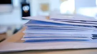 Emeryci już wkrótce dostaną listy od ZUS-u. Lepiej dokładnie je przeczytać