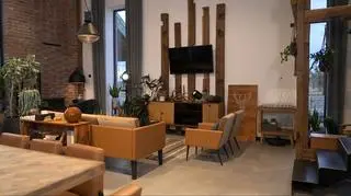 Dom inspirowany wyglądem stodoły z rzeczami z odzysku we wnętrzach. "To spełnienie marzeń"