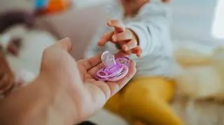 7-miesięczna dziewczynka dławiła się smoczkiem