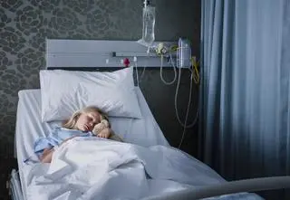 Wybuch na sali zabaw poparzył dwie 9-latki. Prokuratura nie ma wątpliwości, kto zawinił
