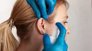 Przekłucie helix piercing. Jak dbać o ucho i wspomagać gojenie?