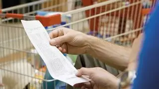 Polacy ograniczają zakupy spożywcze