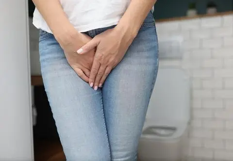 Masz problem z nietrzymaniem moczu? Sięgnij po gadżety erotyczne. "Sprawdzą się jako akcesoria do zadań domowych" 